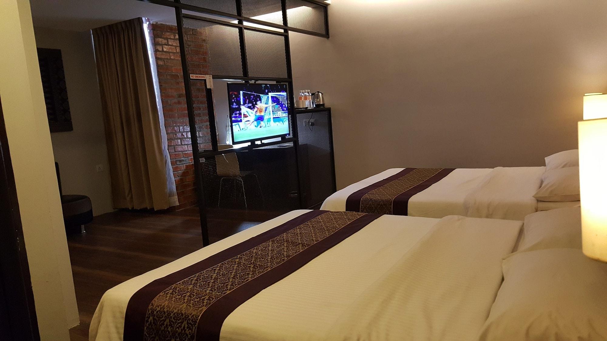 Super 8 @ Hotel