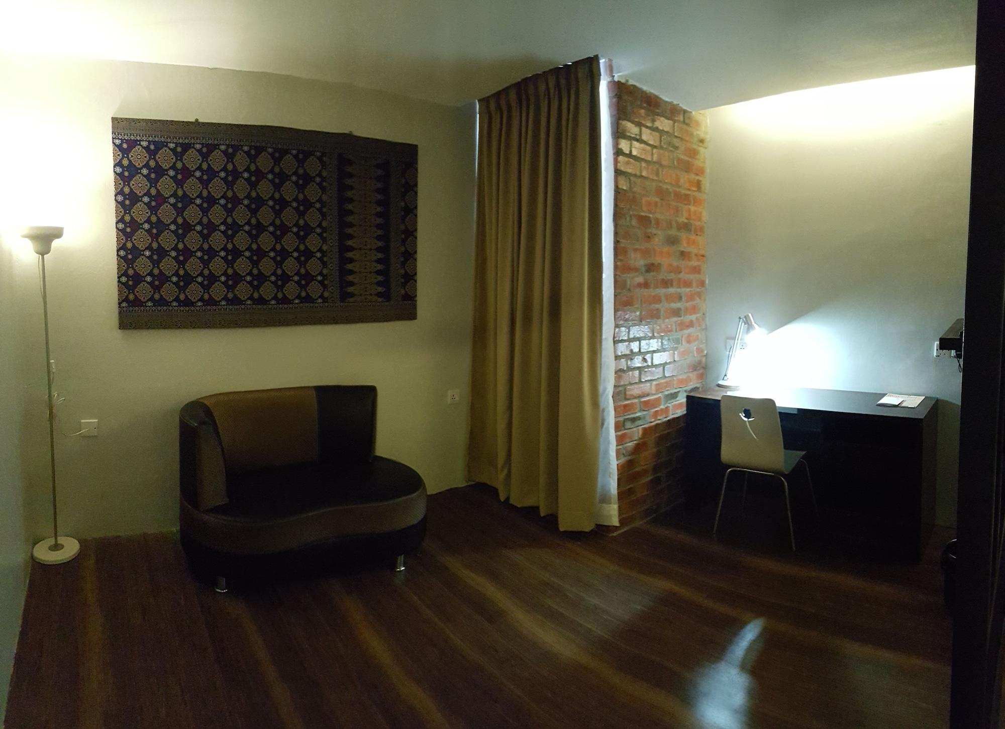 Super 8 @ 2* George Town